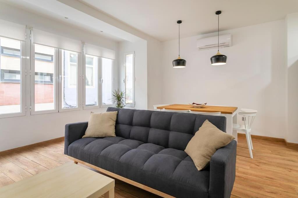Cozy Center Apartment *