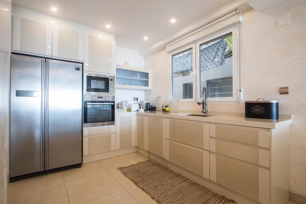 First Line Luxury Apartment *