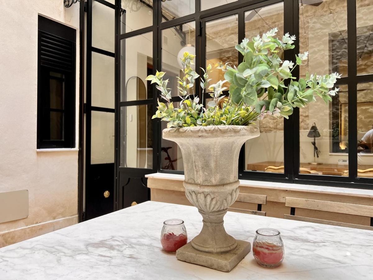 A Charming Stand And Flat In