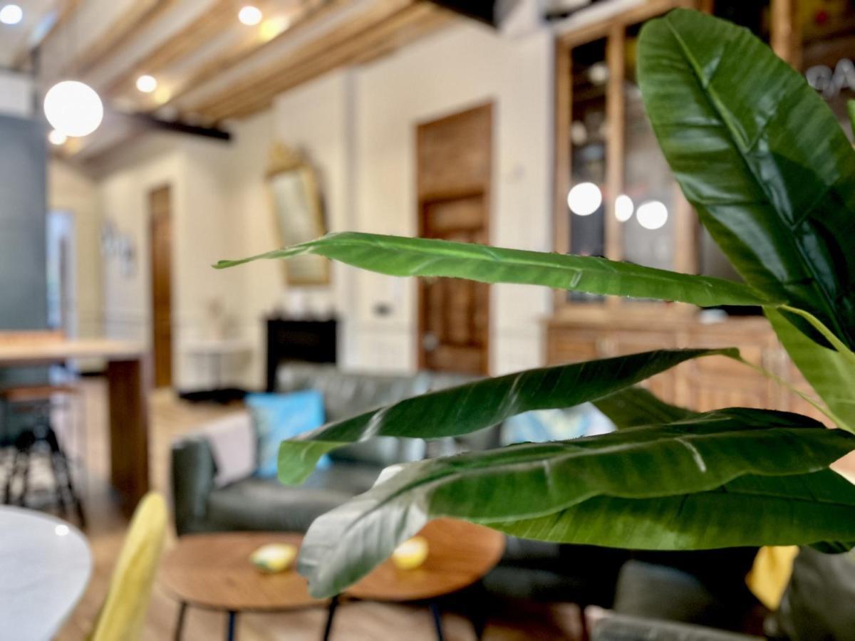 A Charming Stand And Flat In Alicante