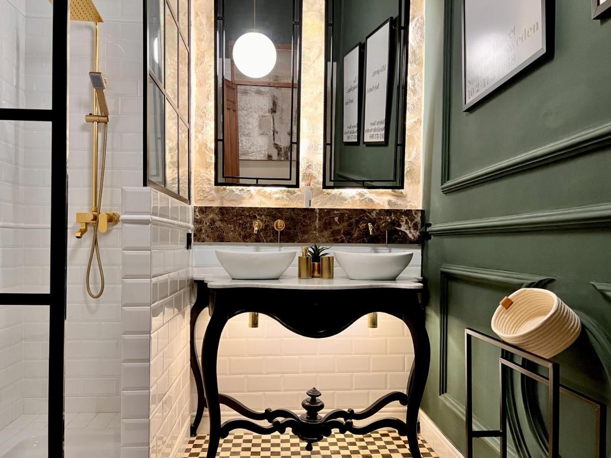 A Charming Stand And Flat In Alicante