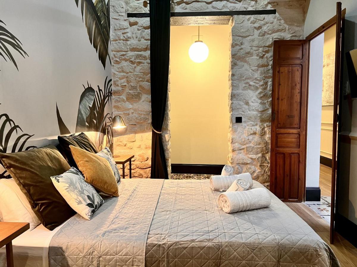 A Charming Stand And Flat In Alicante