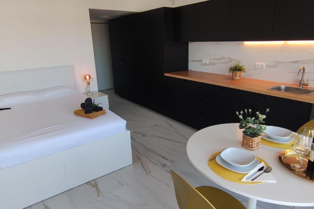 Huoneisto Chill Out Jacuzzi & Sea Views