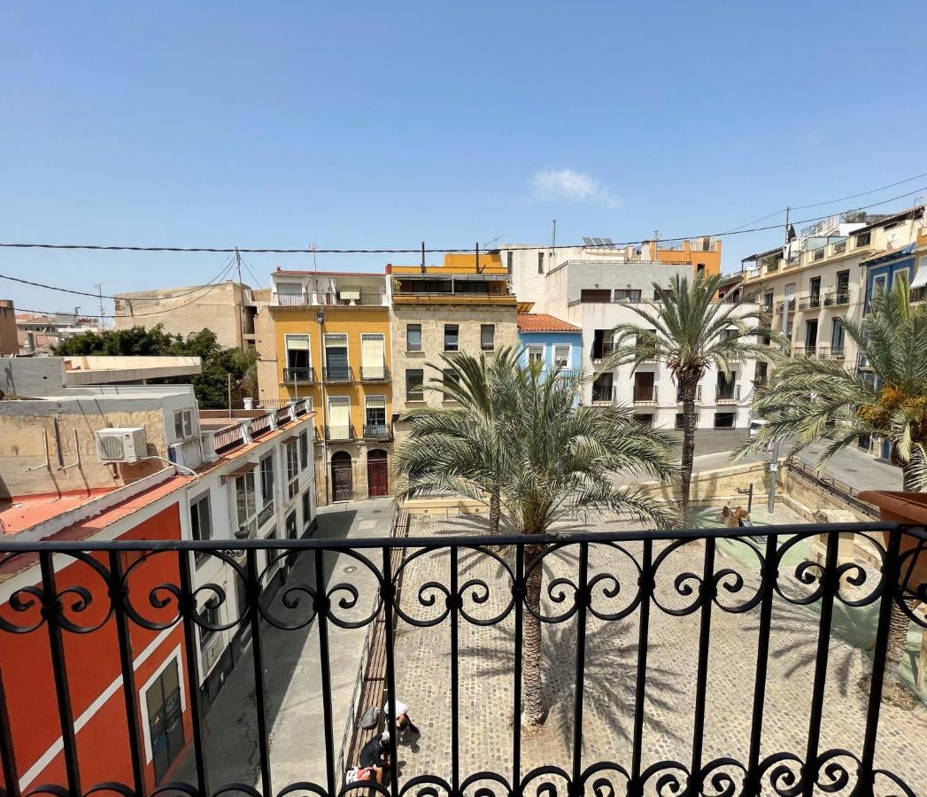 Huoneisto Edificio Amarillo En El Barrio Alicante