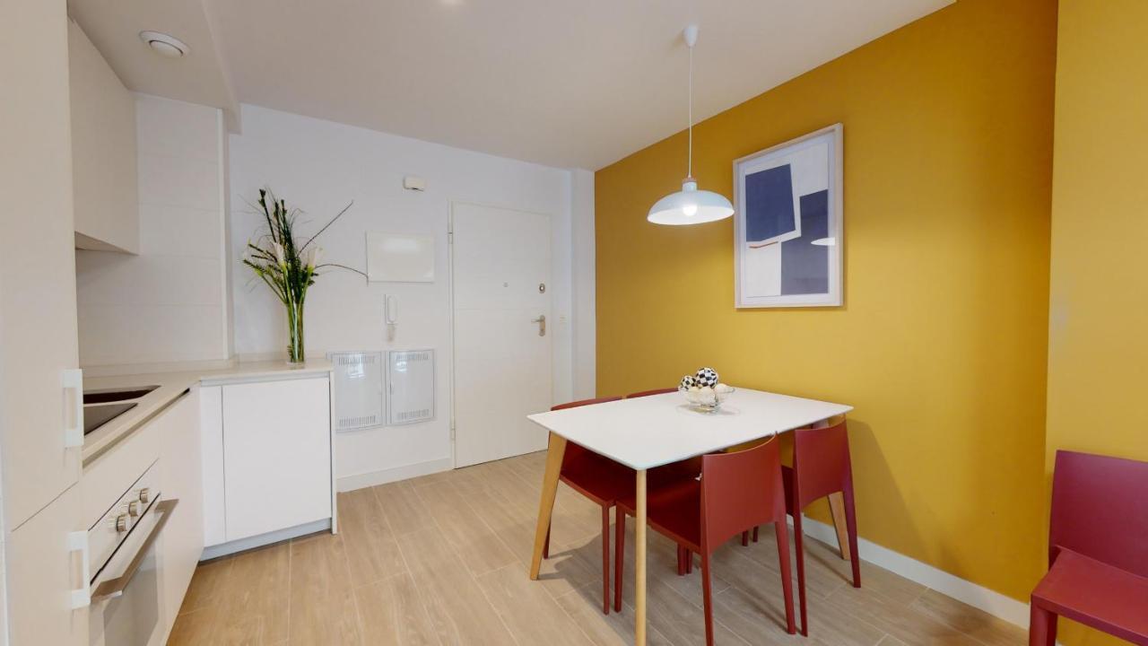 Apartment Colorful Center 1b *
