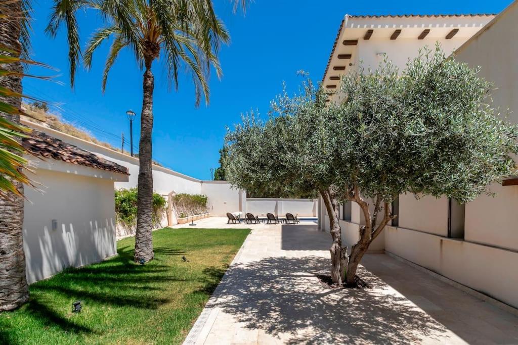 Irene: Beachfront Luxury With Sea Views And Private Pool Villa Alicante