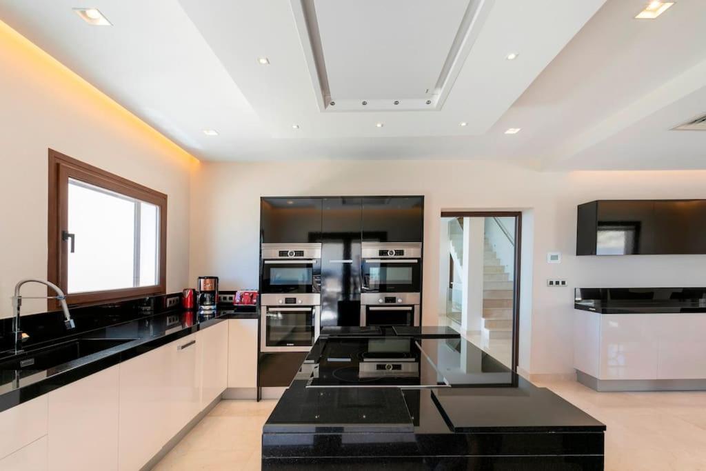 Villa Irene: Beachfront Luxury With Sea Views And Private Pool Alicante