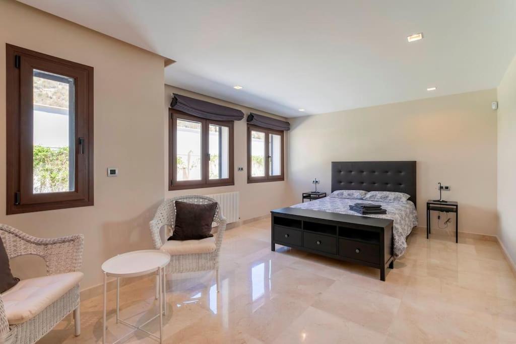 Irene: Beachfront Luxury With Sea Views And Private Pool Alicante
