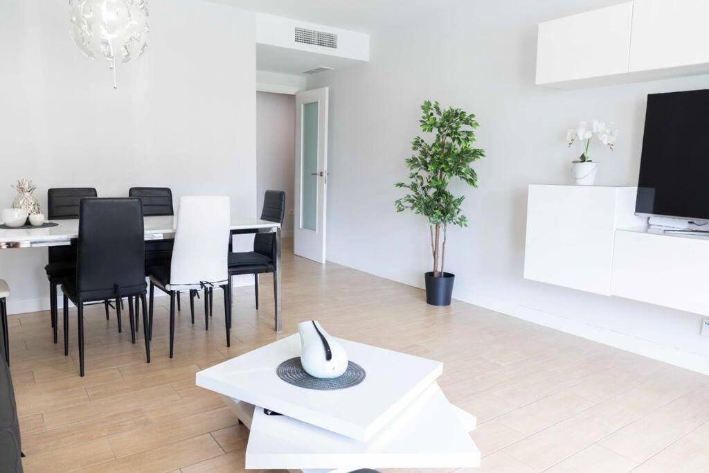 Modern Apartment, Pool & Air Con, San Juan Playa