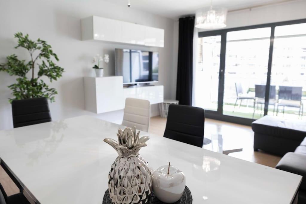 Apartamento Modern Apartment, Pool & Air Con, San Juan Playa
