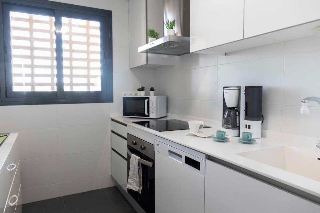 Modern Apartment, Pool & Air Con, San Juan Playa Apartamento