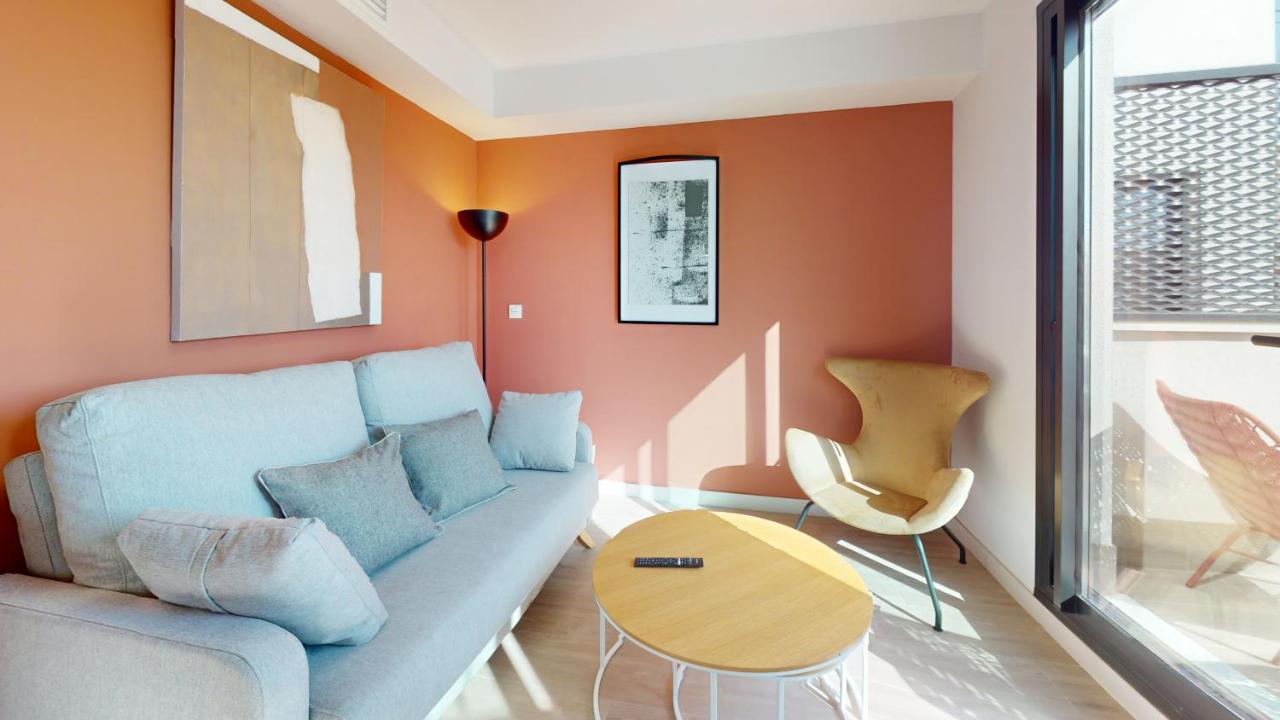 Colorful Penthouse Center 5c