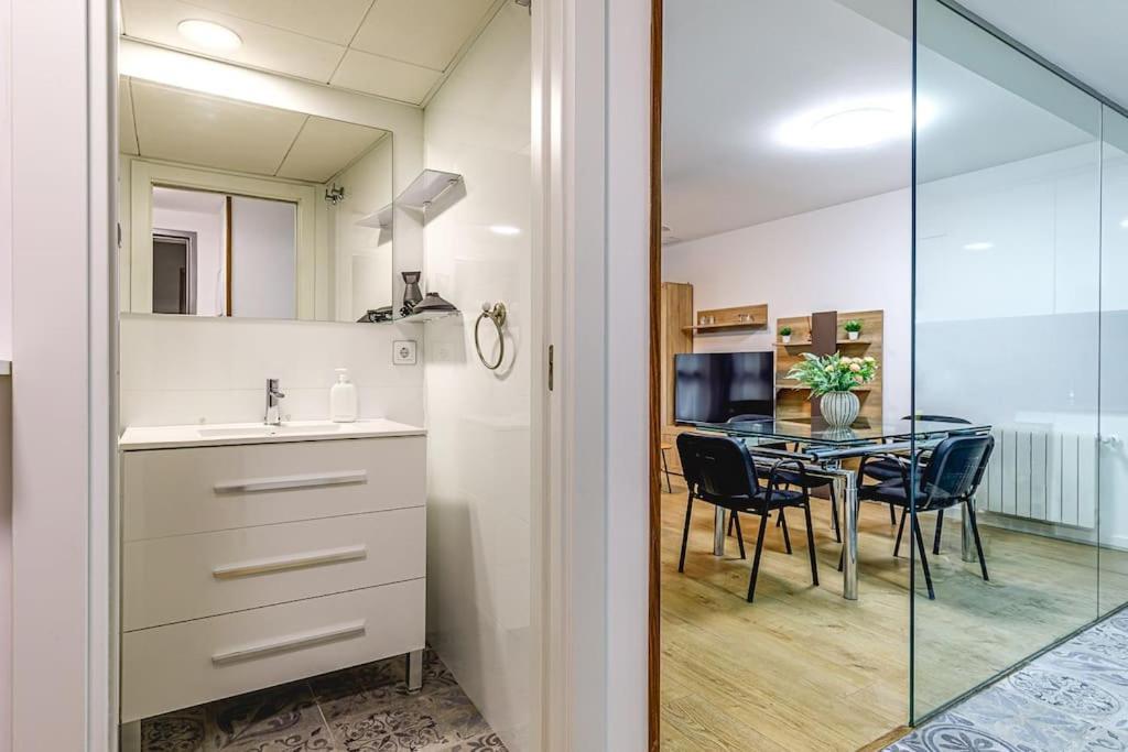 Moderno Apartamento Con Ac En Lorenzo Casanova Apartamento *