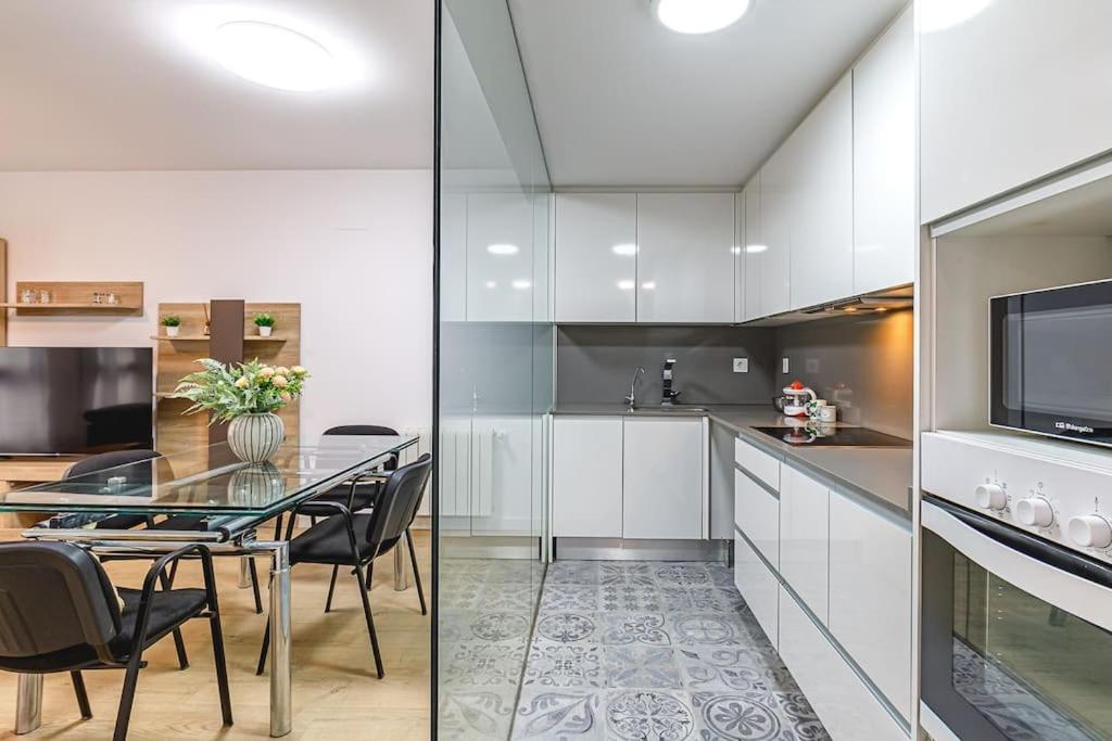 Moderno Apartamento Con Ac En Lorenzo Casanova *