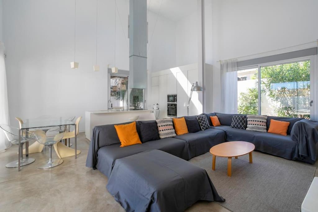 Casa de férias Paloma With Private Pool, Located 350m To The Sea And Tram Station! Alicante