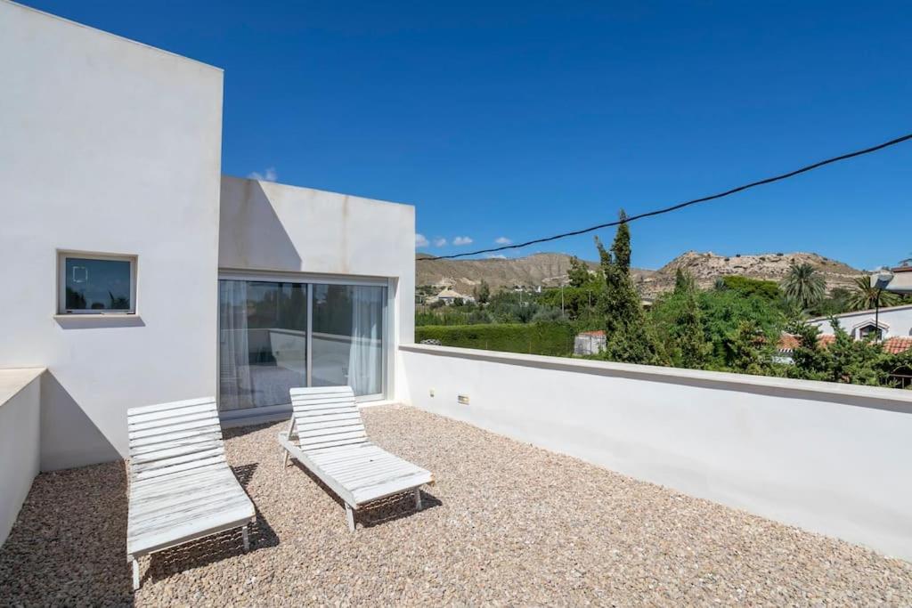 Casa de férias Paloma With Private Pool, Located 350m To The Sea And Tram Station! *