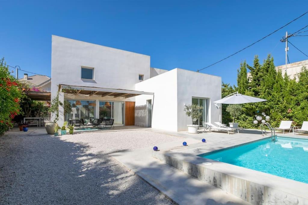 Casa de férias Paloma With Private Pool, Located 350m To The Sea And Tram Station! Alicante