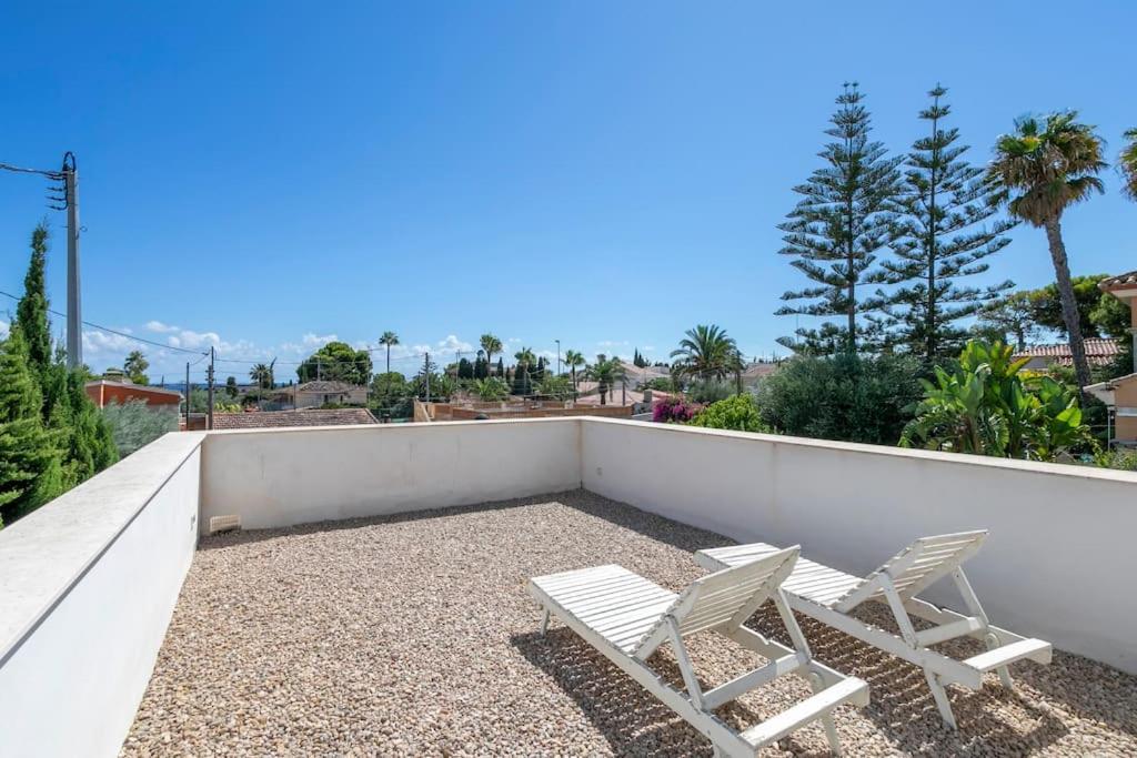 Paloma With Private Pool, Located 350m To The Sea And Tram Station! Casa de férias