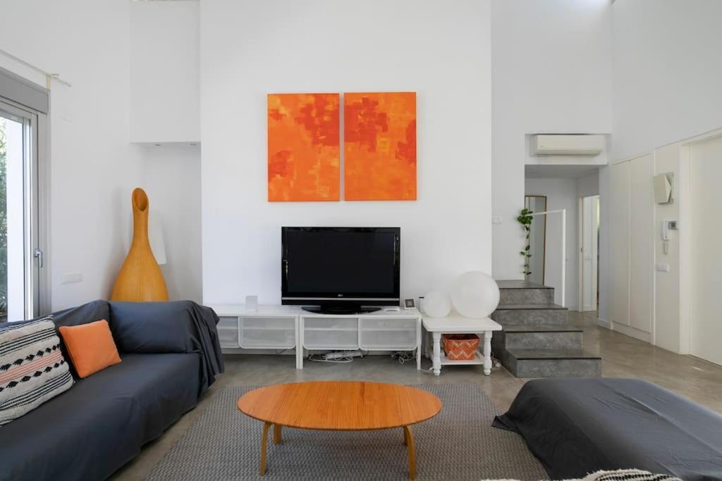 Casa de férias Paloma With Private Pool, Located 350m To The Sea And Tram Station!
