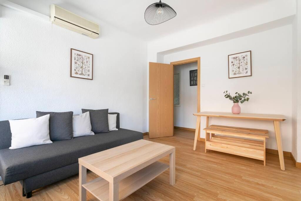 Apartamento Encantador De 3 Con Balcon *