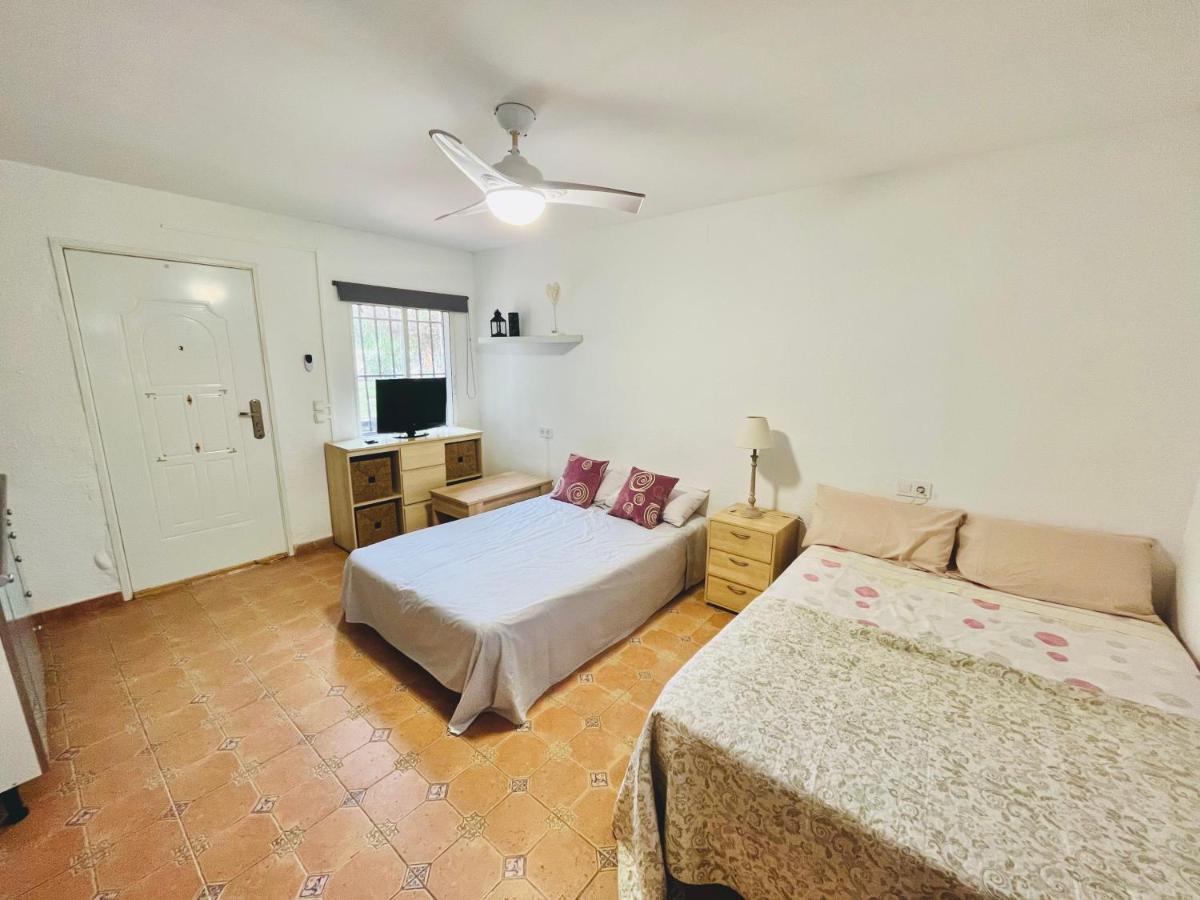 Casa de férias Estudio Adosado Con Jardin Y Parking Privado