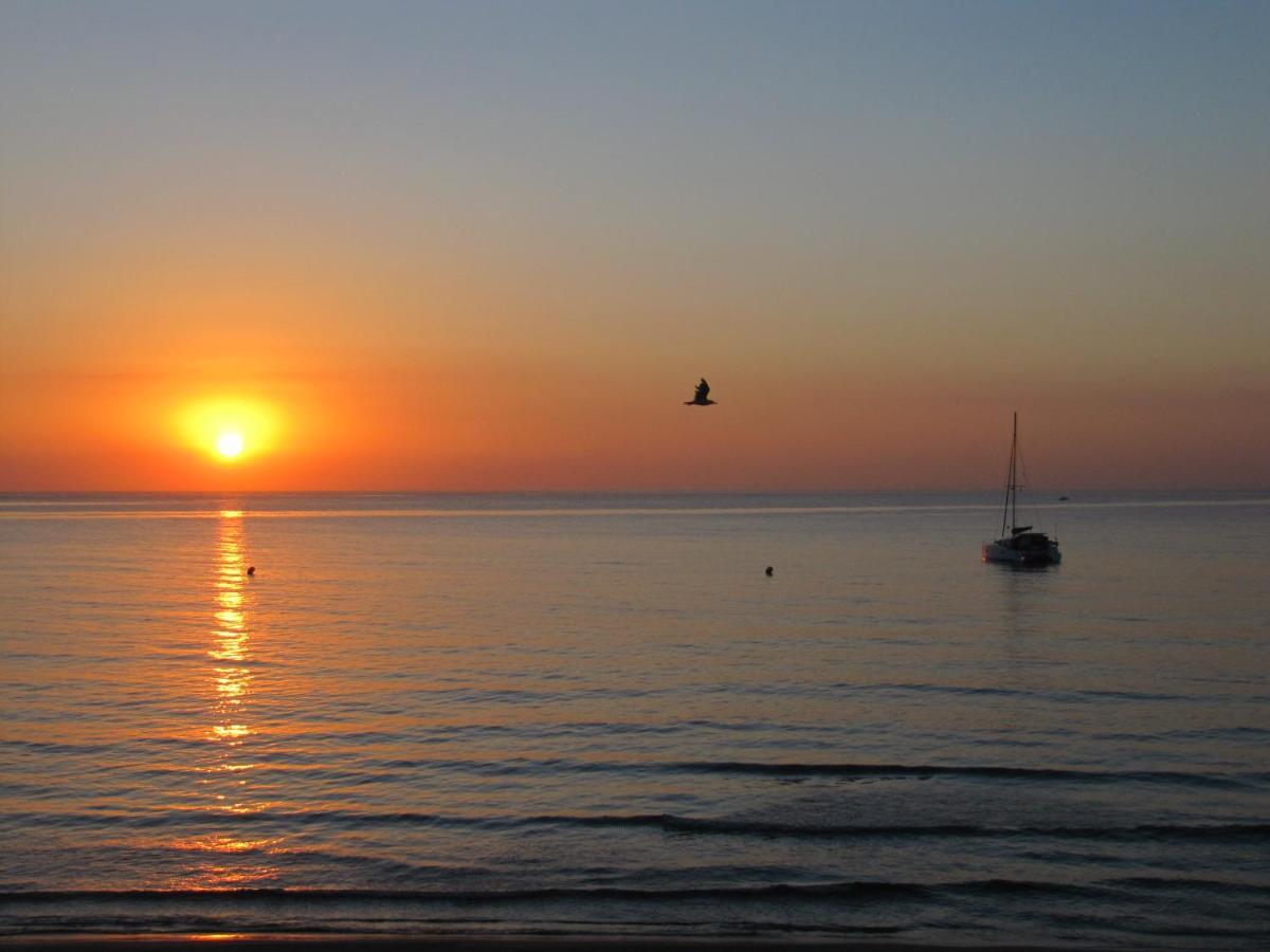 Apartamento Excepcional Amanecer Al Borde De Playa Y Mar, En Roquetes