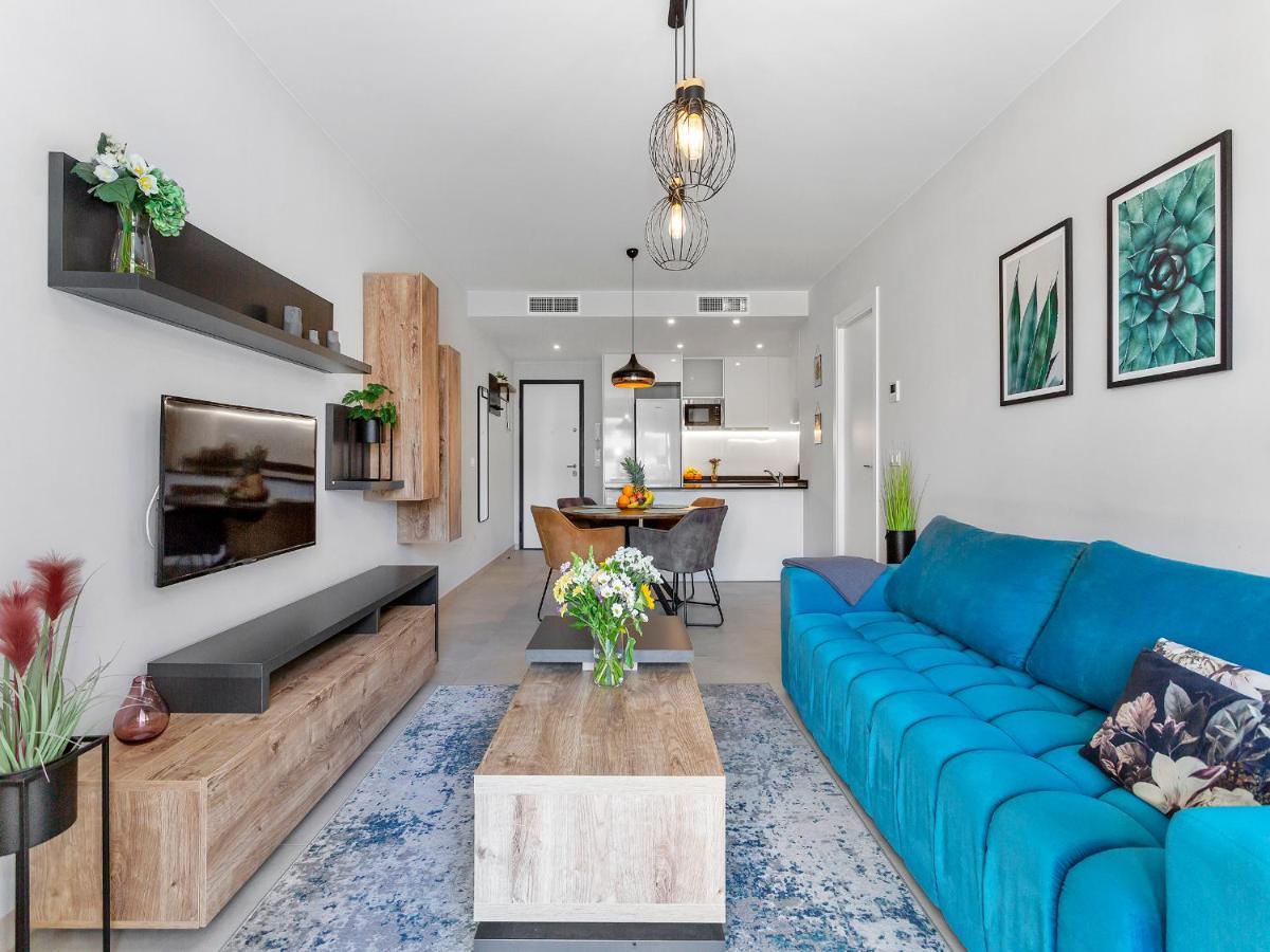 Lovely First Floor Apartment, Heating Pool ! *
