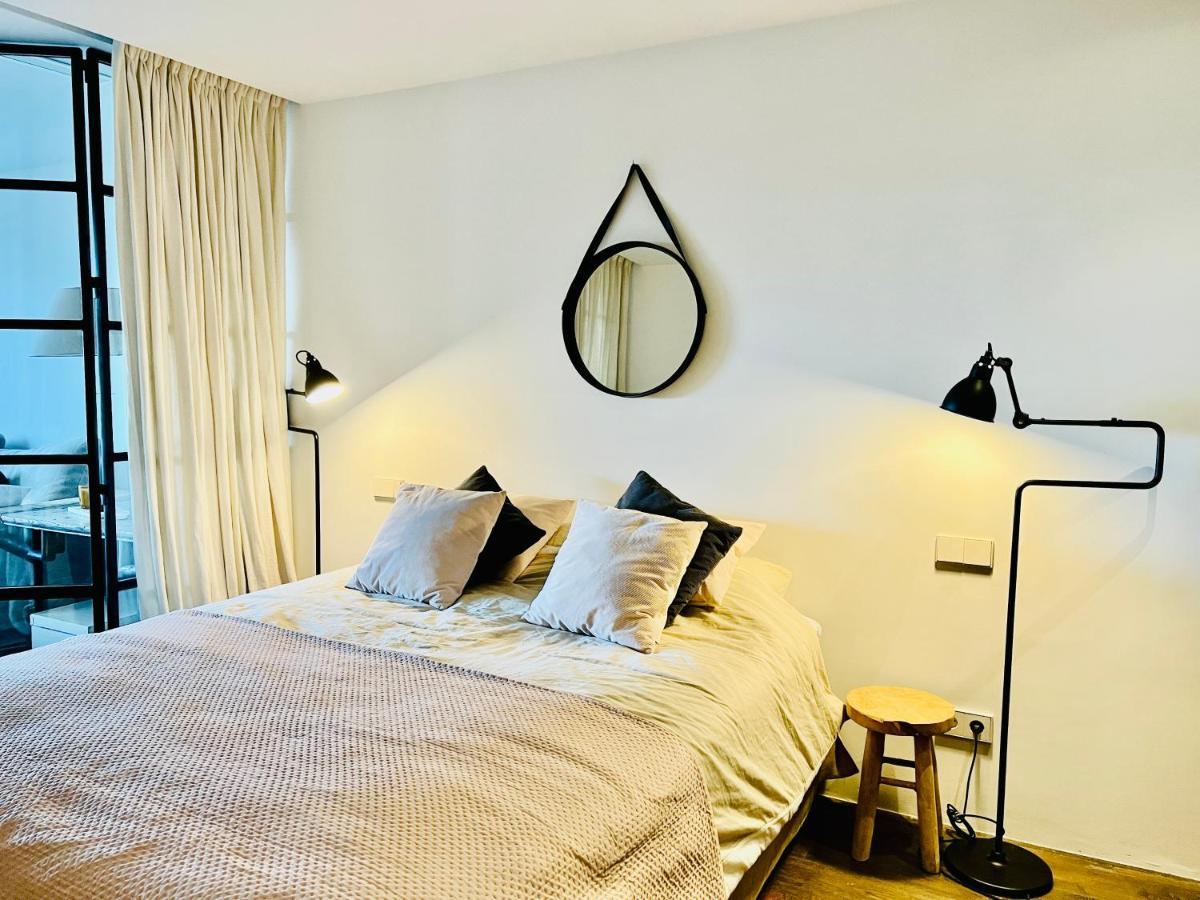 Luxury Apartment *