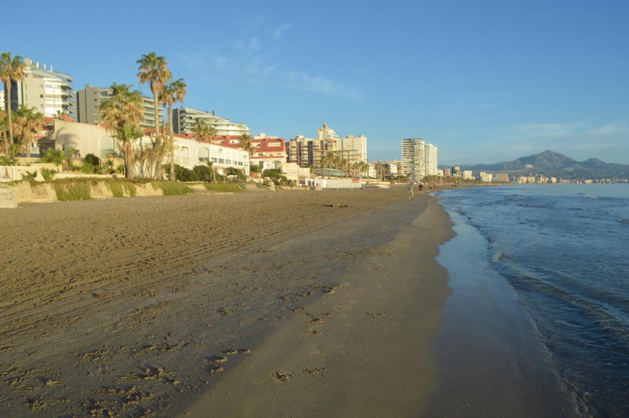 Maravilloso Amanecer Cabo A Pie De Playa Y Mar En Roquetes Apartment