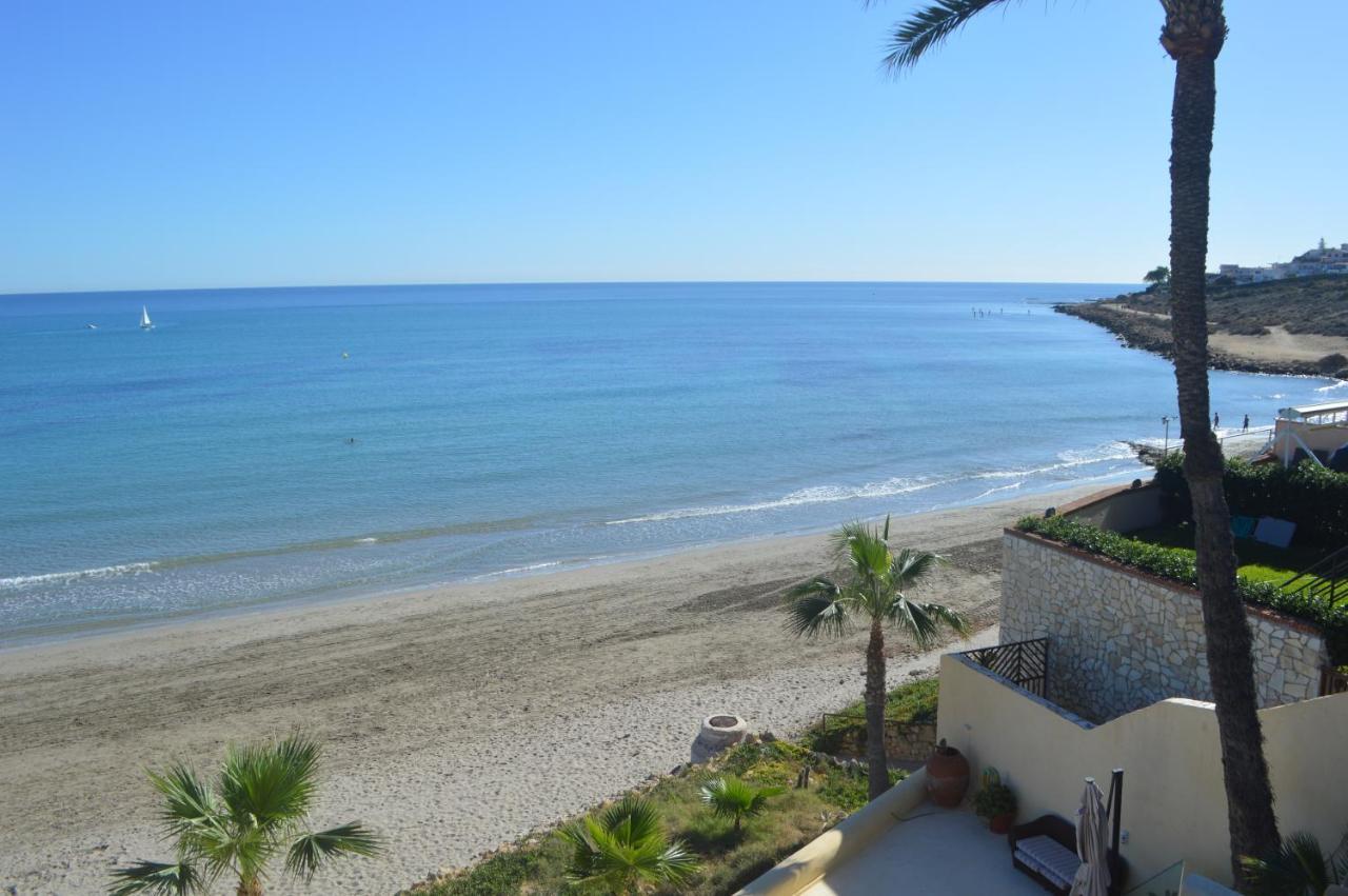 Excepcional Amanecer Al Borde De Playa Y Mar, En Roquetes
