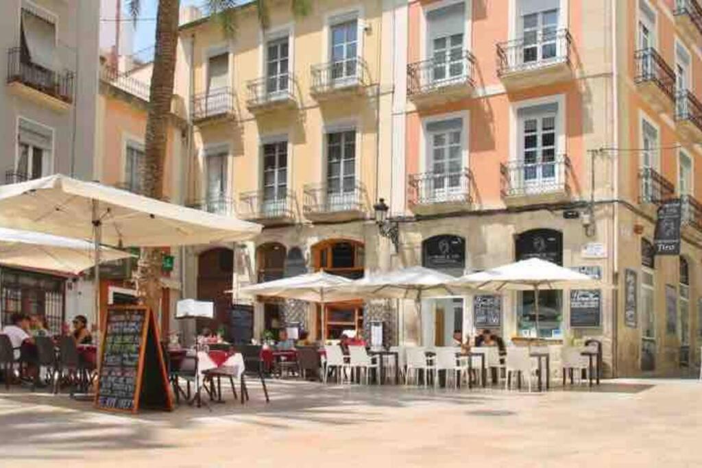 Apartment Charming & Spacious In Historic Centre & Short Walk To