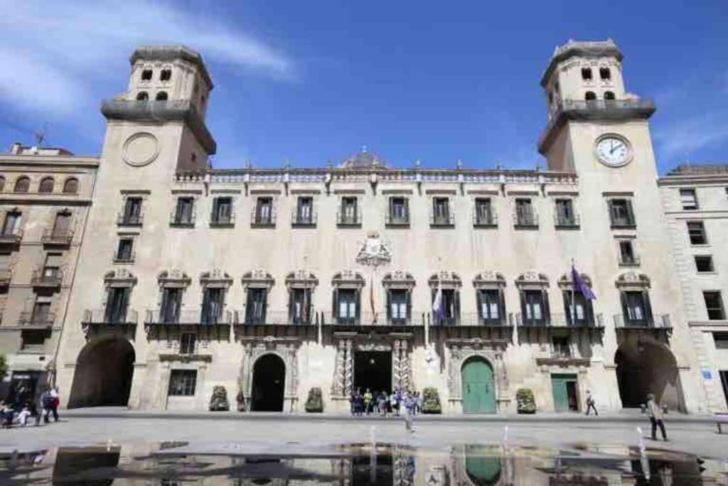 Charming & Spacious In Historic Centre & Short Walk To * Alicante