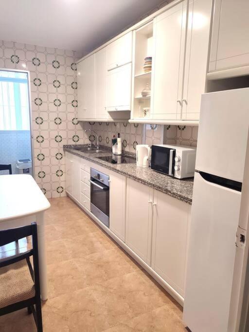 Apartment Charming & Spacious In Historic Centre & Short Walk To