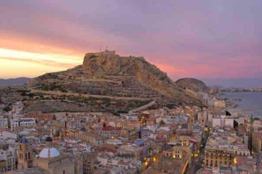 Charming & Spacious In Historic Centre & Short Walk To Alicante