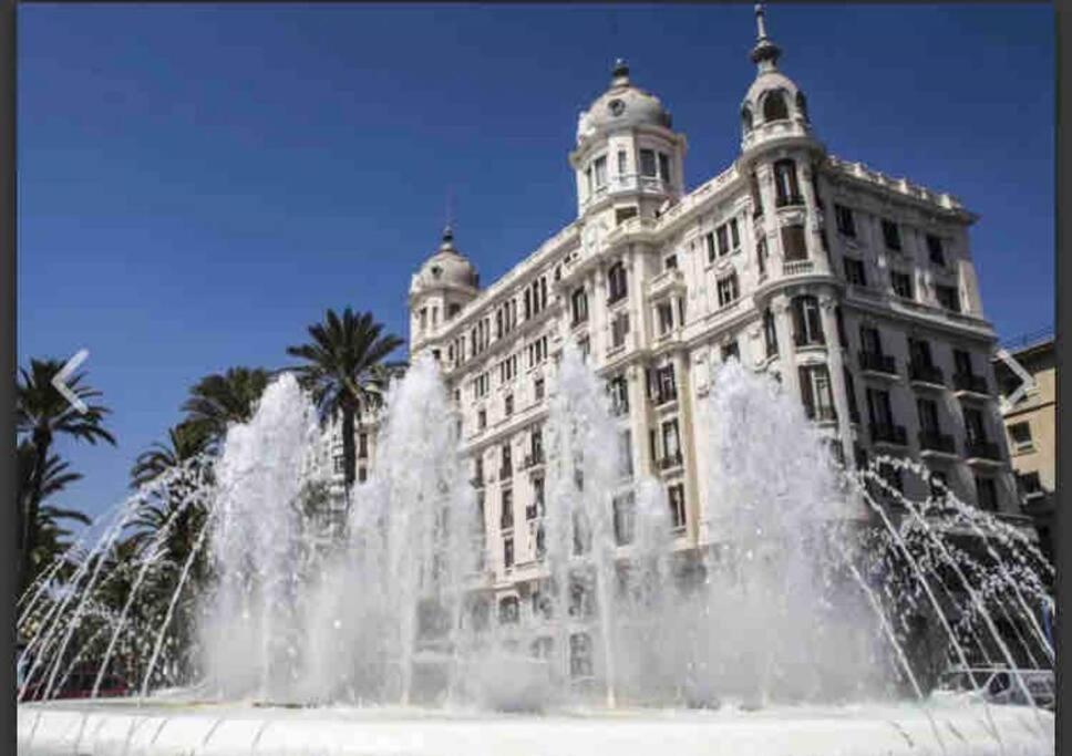 Charming & Spacious In Historic Centre & Short Walk To Appartement *
