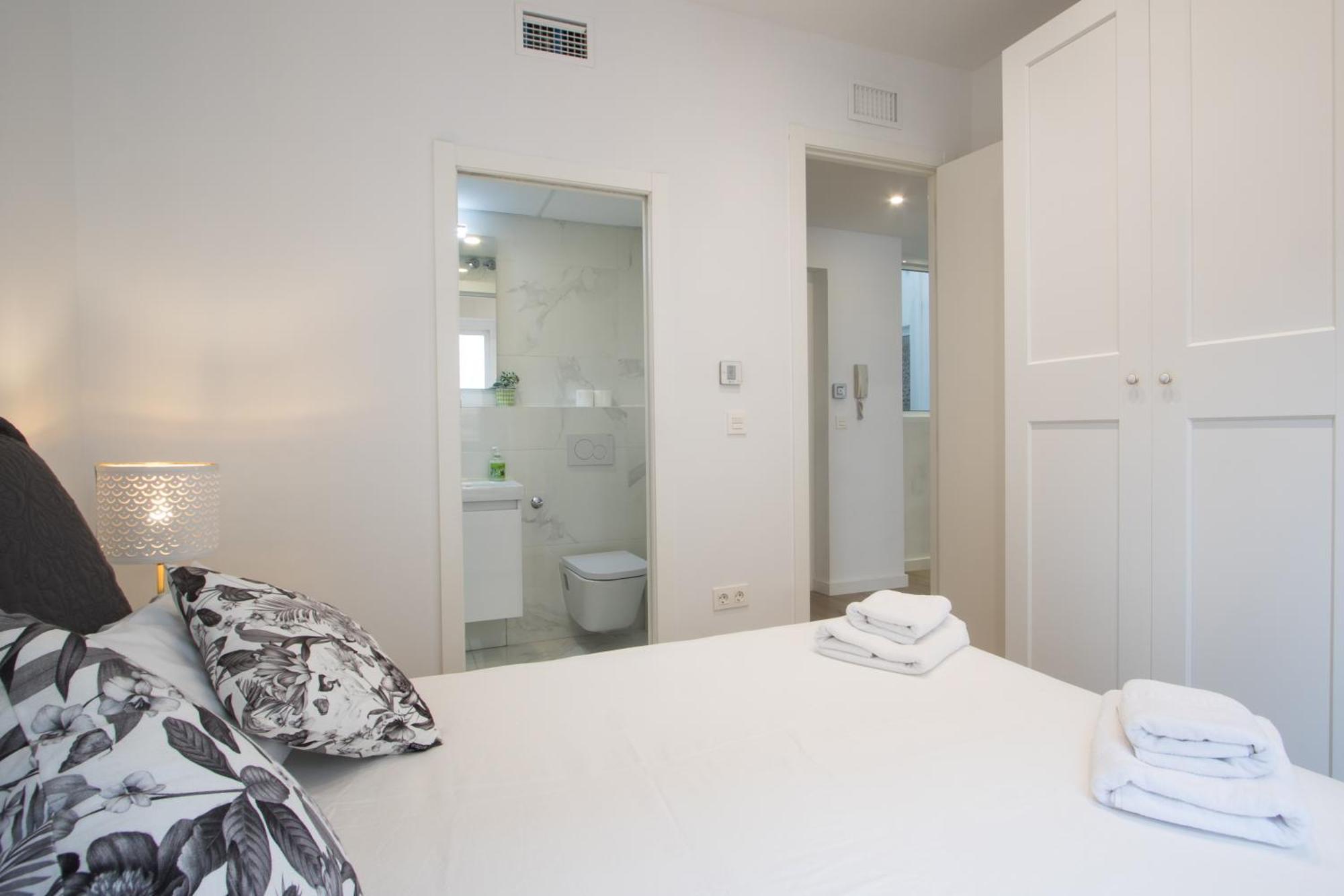 4 Bedroom/3 Baths W/ Ac In Near Beach! Alicante