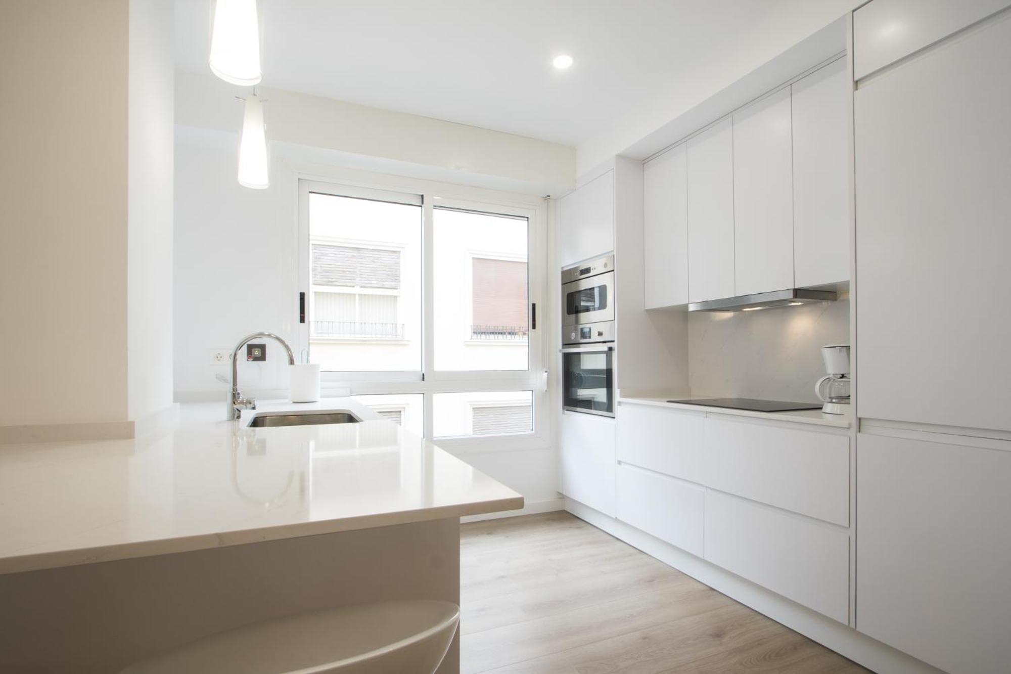 Huoneisto 4 Bedroom/3 Baths W/ Ac In Near Beach! Alicante