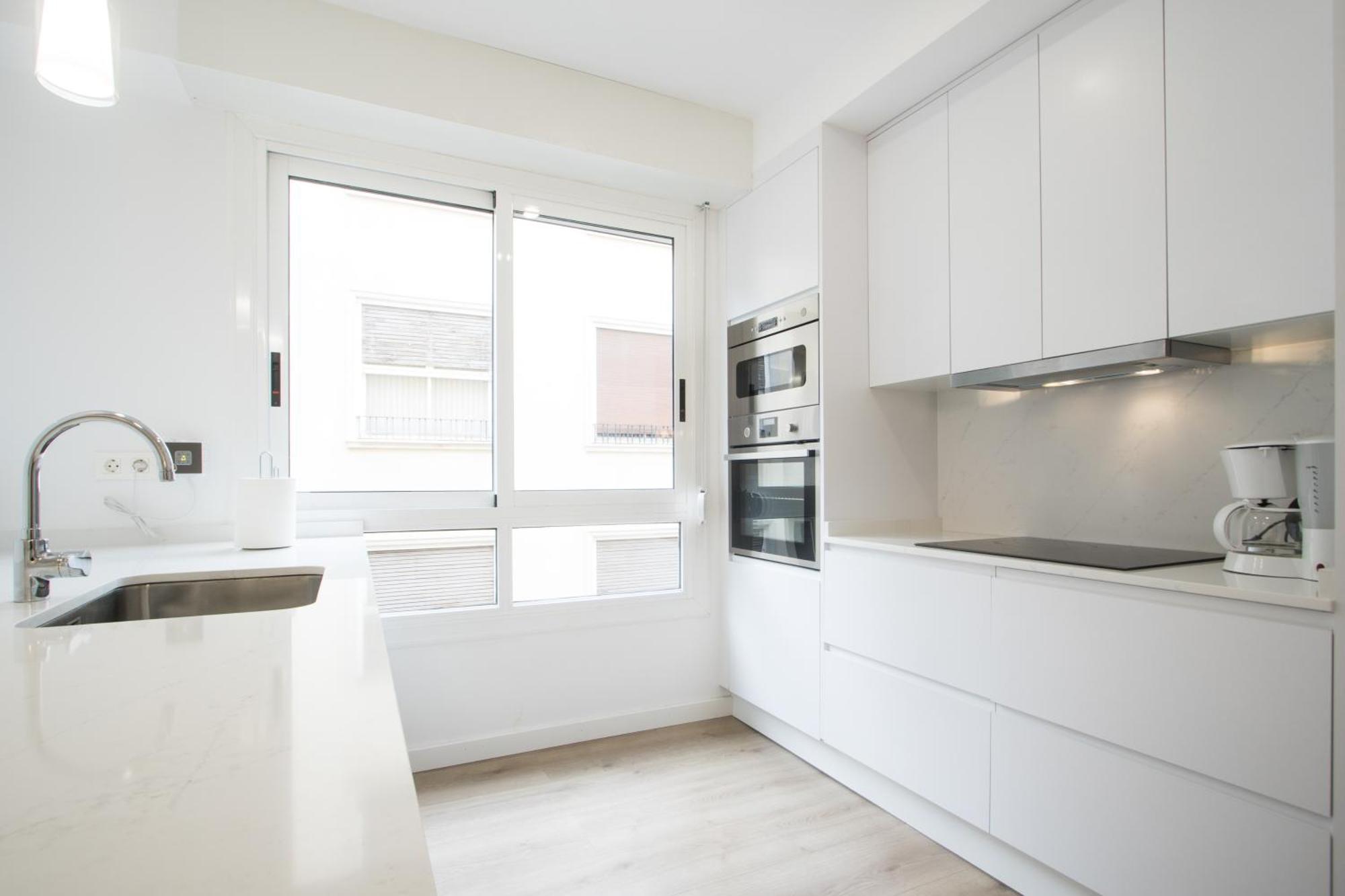 Huoneisto 4 Bedroom/3 Baths W/ Ac In Near Beach! *