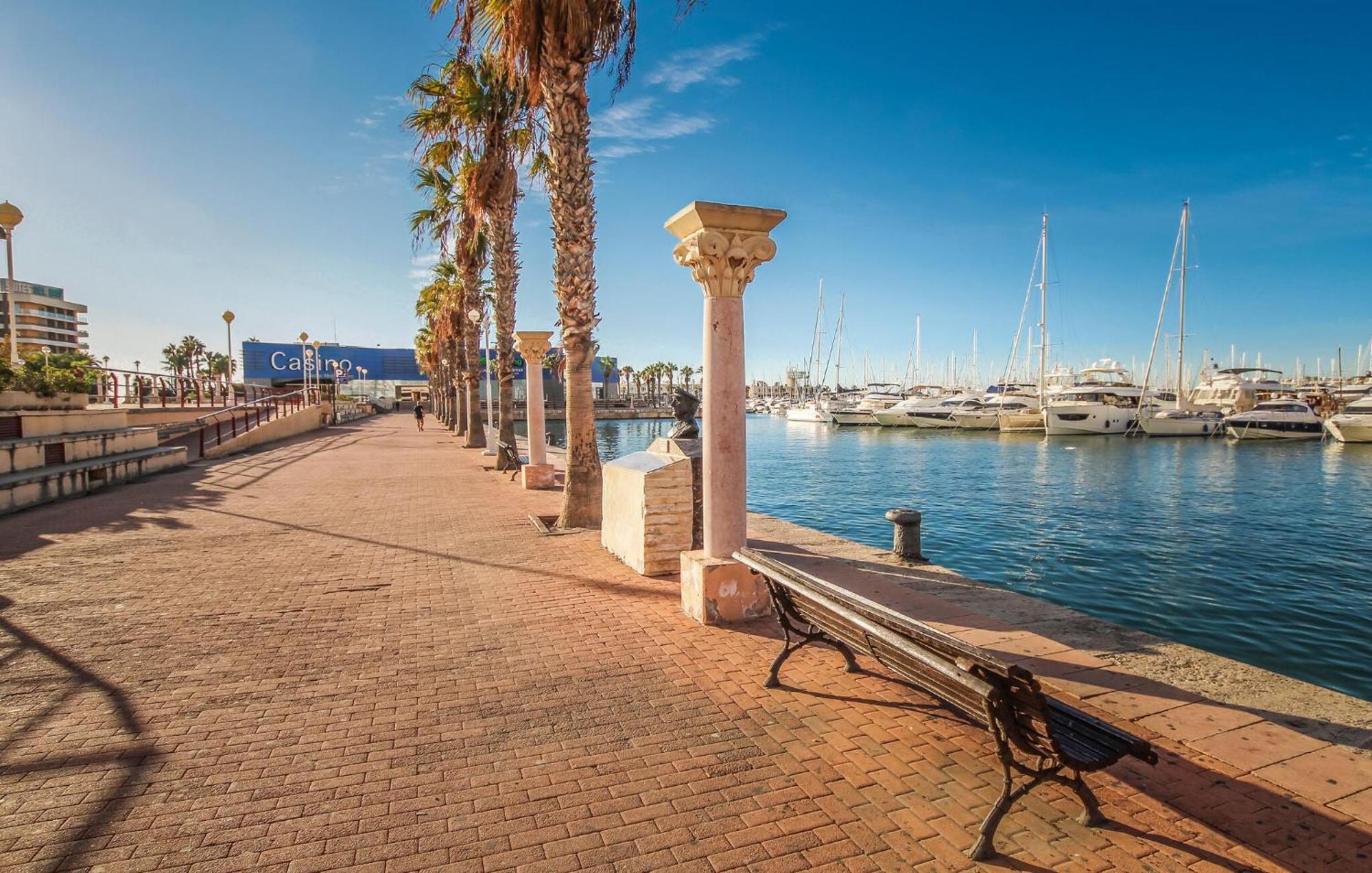 Appartement Lovely In Alacant With Wifi