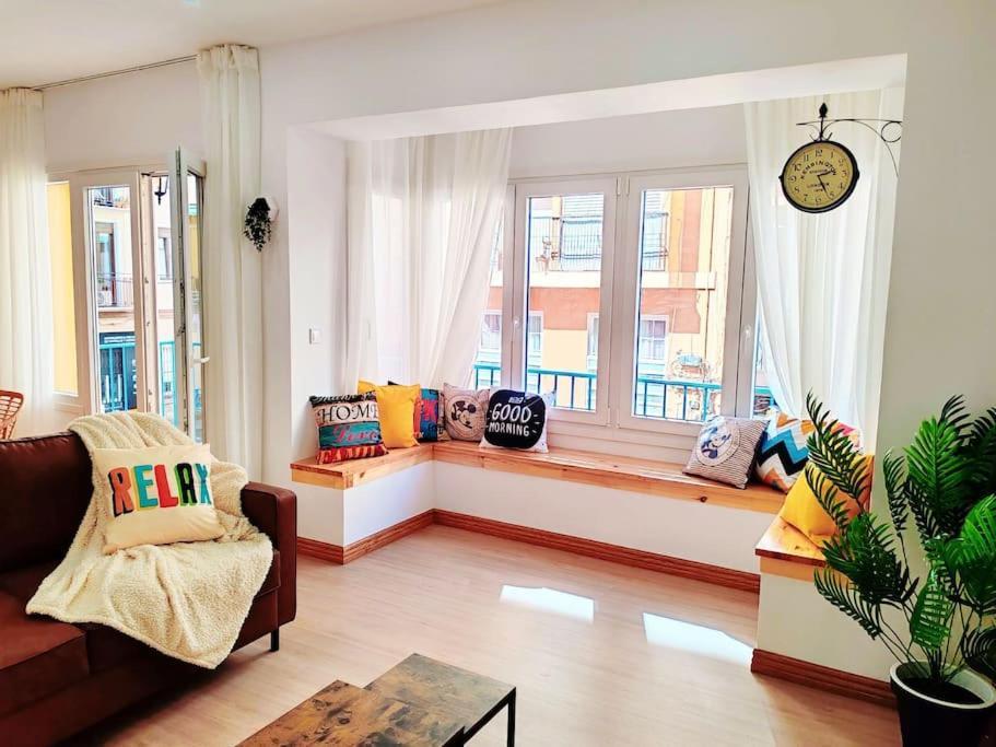 Central Market. Design Close To Everything Apartment *