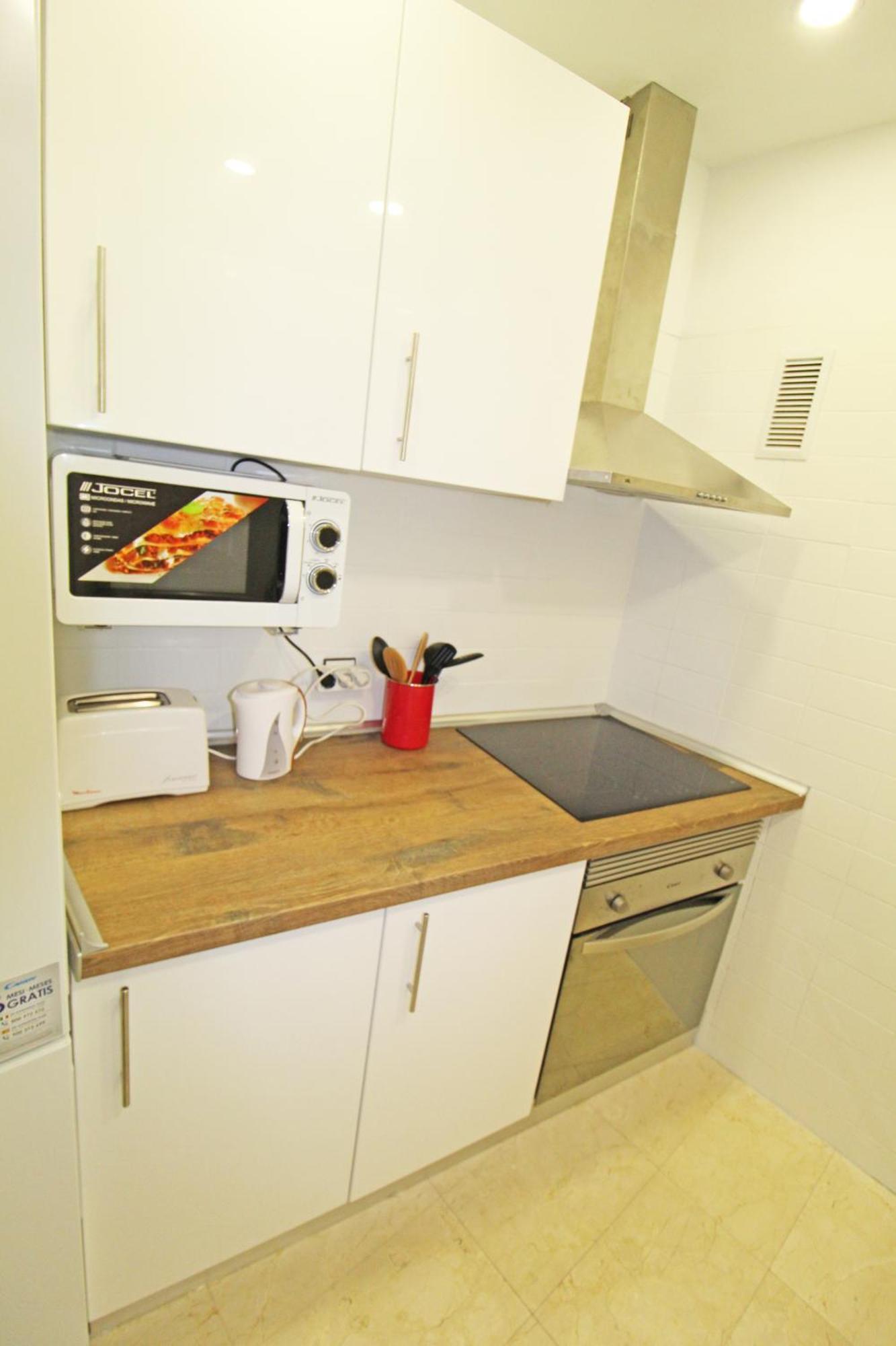 Castle Views. Terrace. Design Style. Ac. Wifi. Refurbished. Supercentric. Apartment *