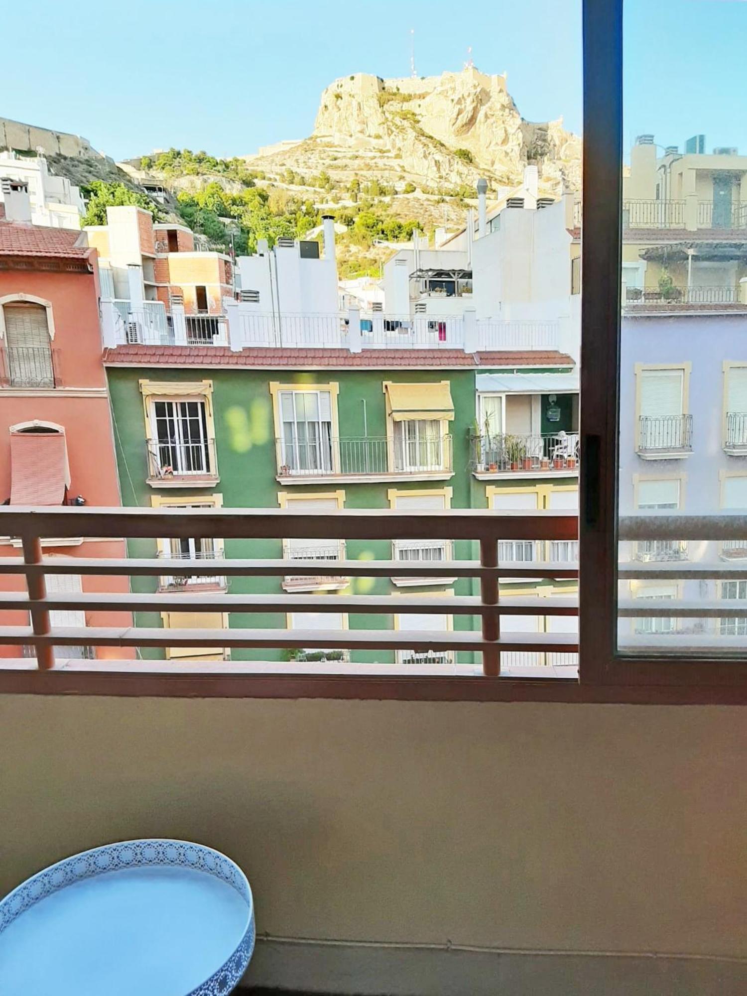 Castle Views. Terrace. Design Style. Ac. Wifi. Refurbished. Supercentric. Apartment *