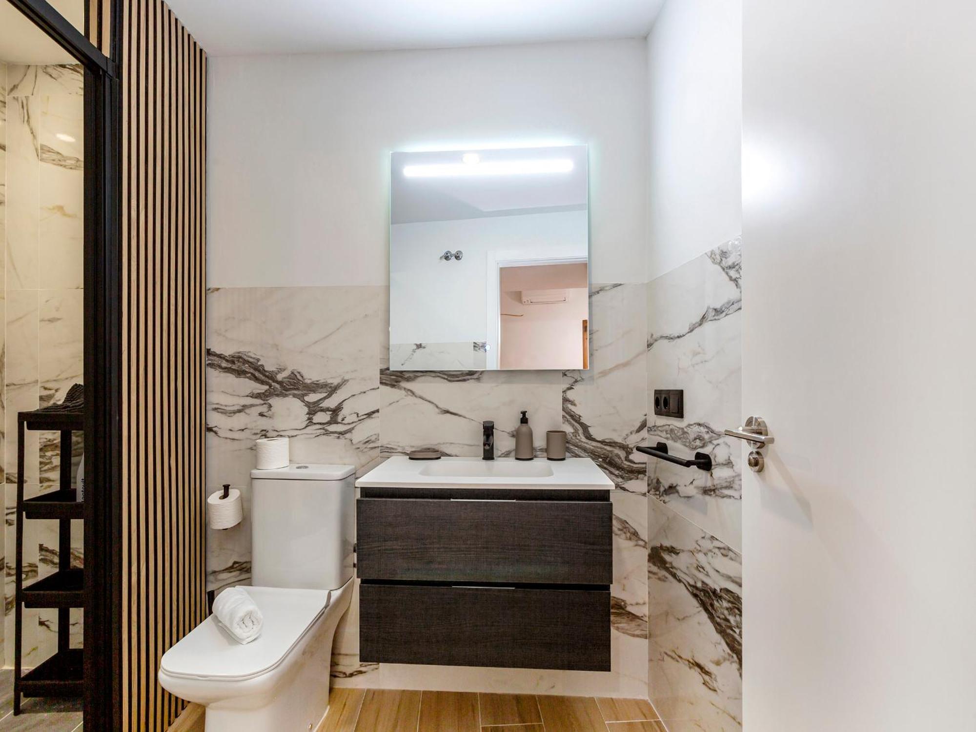 Serene With Ac And Hydromassage In Apartment