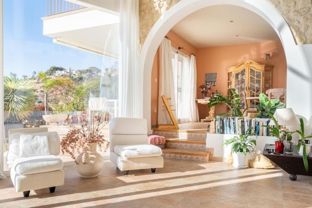 Villa Luxury With Pool And Sea View In *