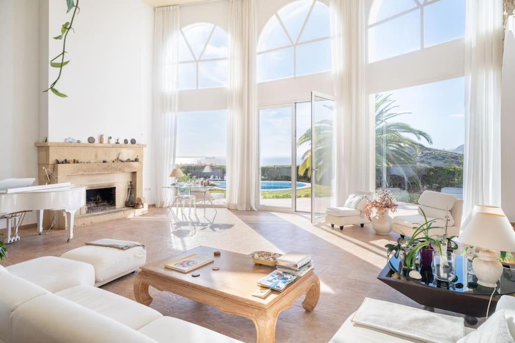 Luxury With Pool And Sea View In Alicante