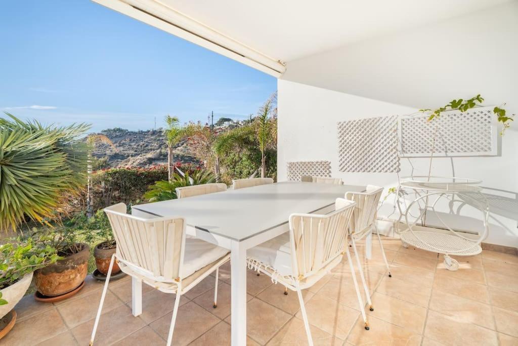 Luxury With Pool And Sea View In *