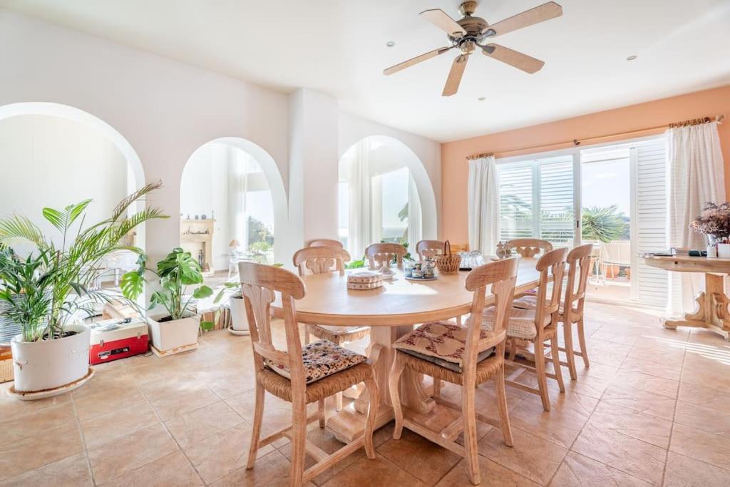 Luxury With Pool And Sea View In Villa *