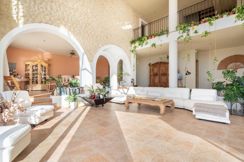 Luxury With Pool And Sea View In Villa Alicante