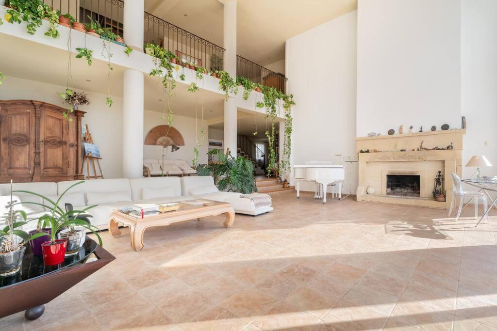 Luxury With Pool And Sea View In Villa