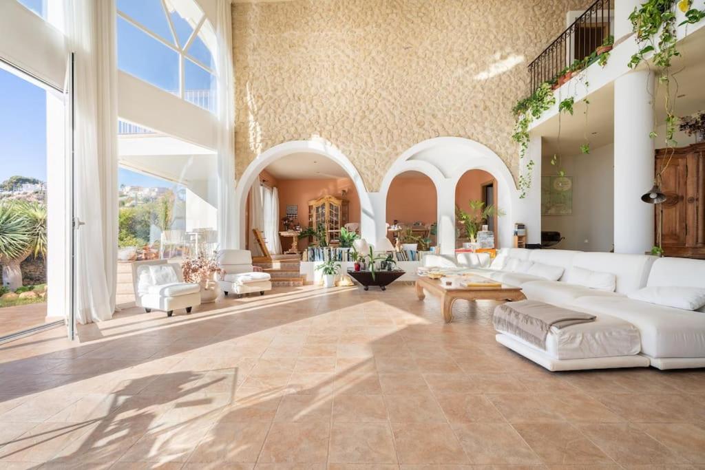Luxury With Pool And Sea View In * Alicante